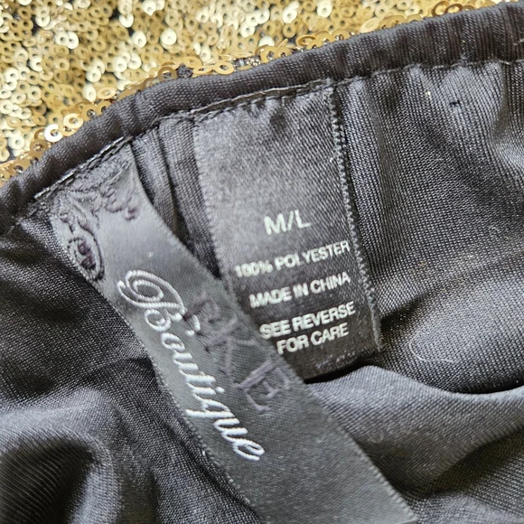 BKE Boutique 90's Vintage Gold Sequin Shorts - Picture 4 of 4